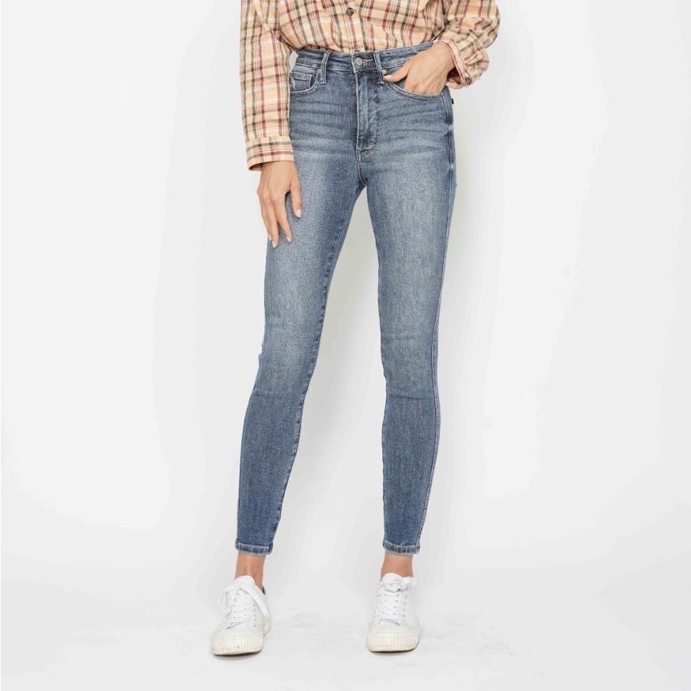 NWT Judy Blue PLUS + REG Size Tummy Control Faded Blue Wash Skinny Jeans
